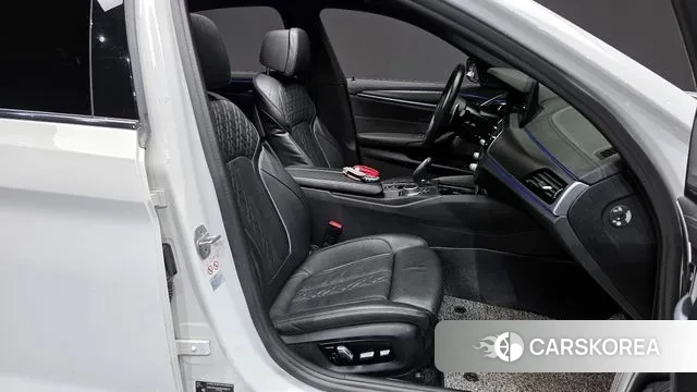 BMW 5 Series (G30) 2021 Белый из Кореи, фото 2