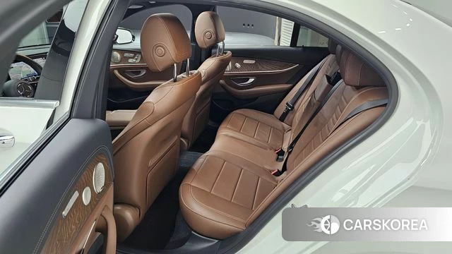 Mercedes-Benz E-Class W213 2023 Белый из Кореи, фото 2