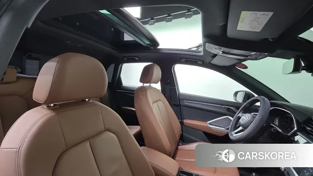 Audi Q3 (F3) 2022 Серый из Кореи, фото 2