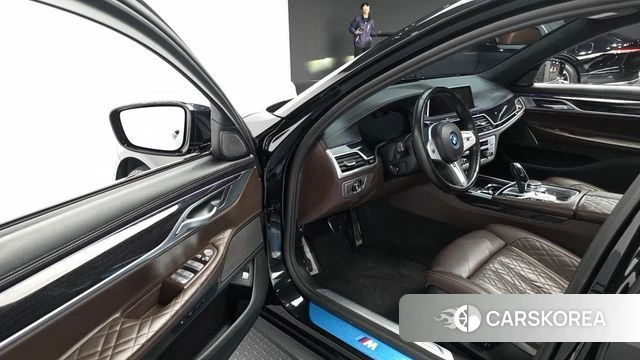 BMW 7 Series (G11) 2021 Черный из Кореи, фото 2