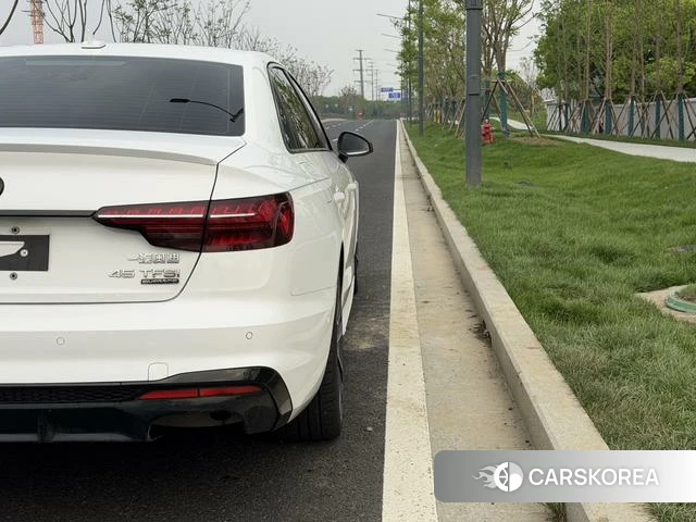 Audi A4L 2021 Белый из Китая, фото 2