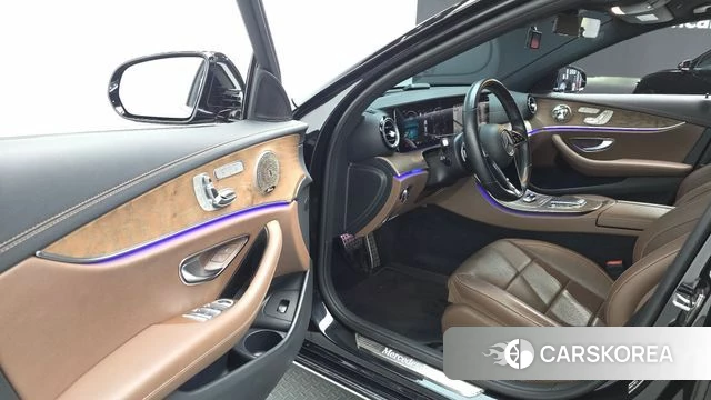 Mercedes-Benz E-Class W213 2021 Черный из Кореи, фото 2