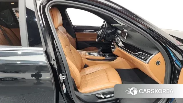 BMW 7 Series (G11) 2020 Черный из Кореи, фото 2