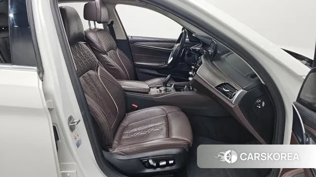 BMW 5 Series (G30) 2020 Белый из Кореи, фото 2