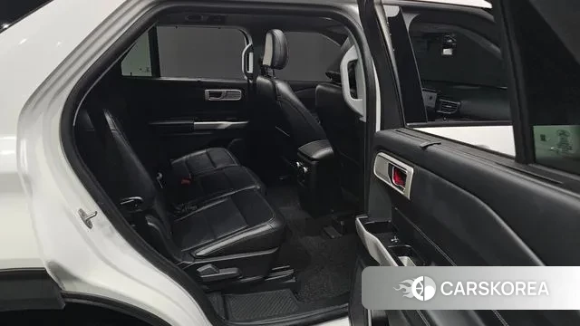 Ford Explorer 6th Generation 2023 Белый из Кореи, фото 2