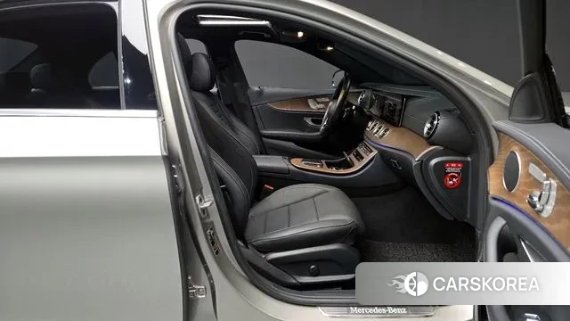 Mercedes-Benz E-Class W213 2021 Песочный из Кореи, фото 2