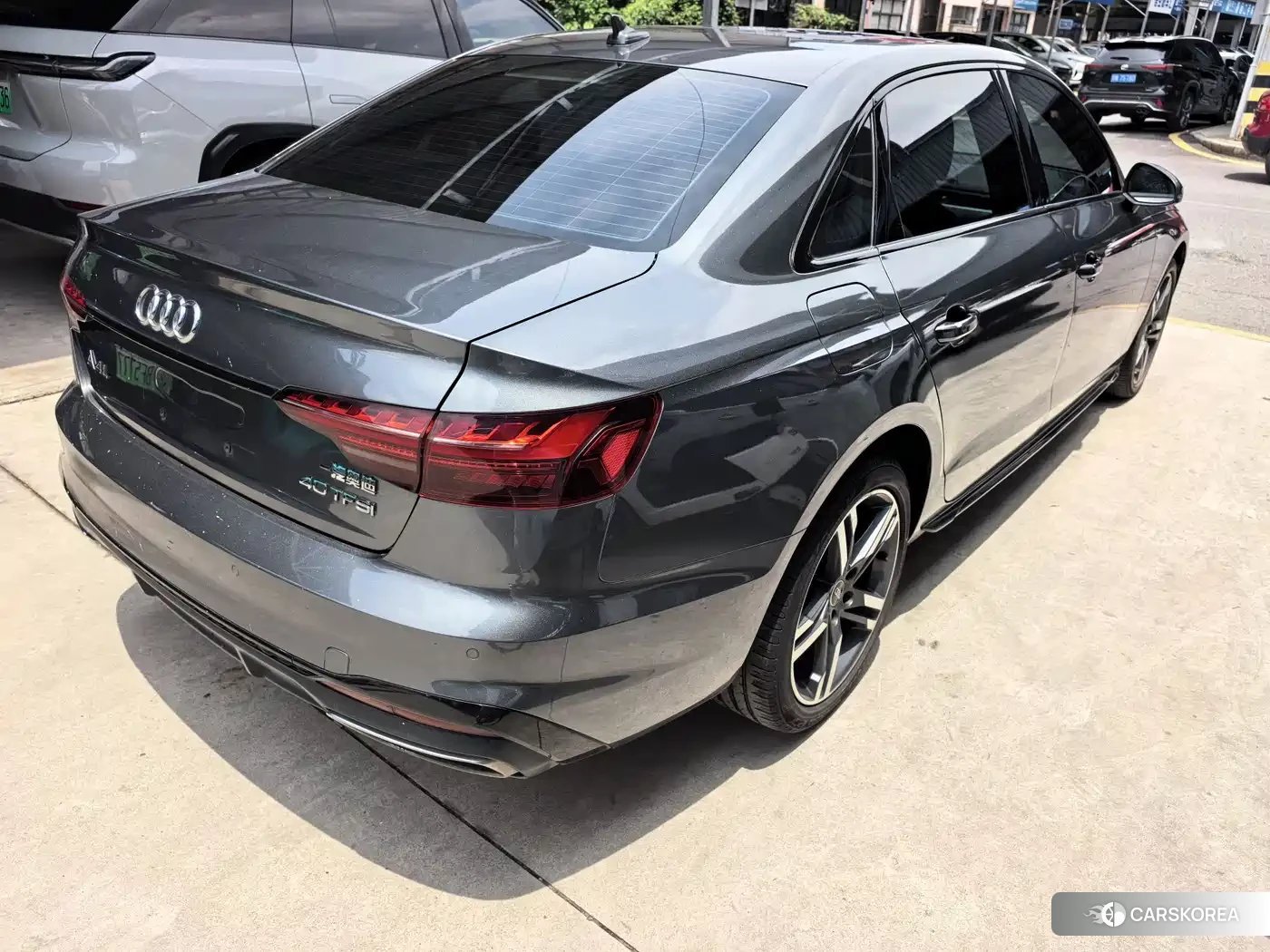 Audi A4L 2022 Silver/gray из Китая, фото 2