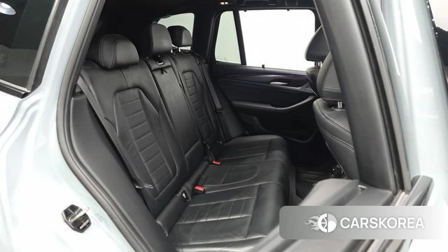 BMW X3 (G01) 2022 Светло-серебряный цвет из Кореи, фото 2
