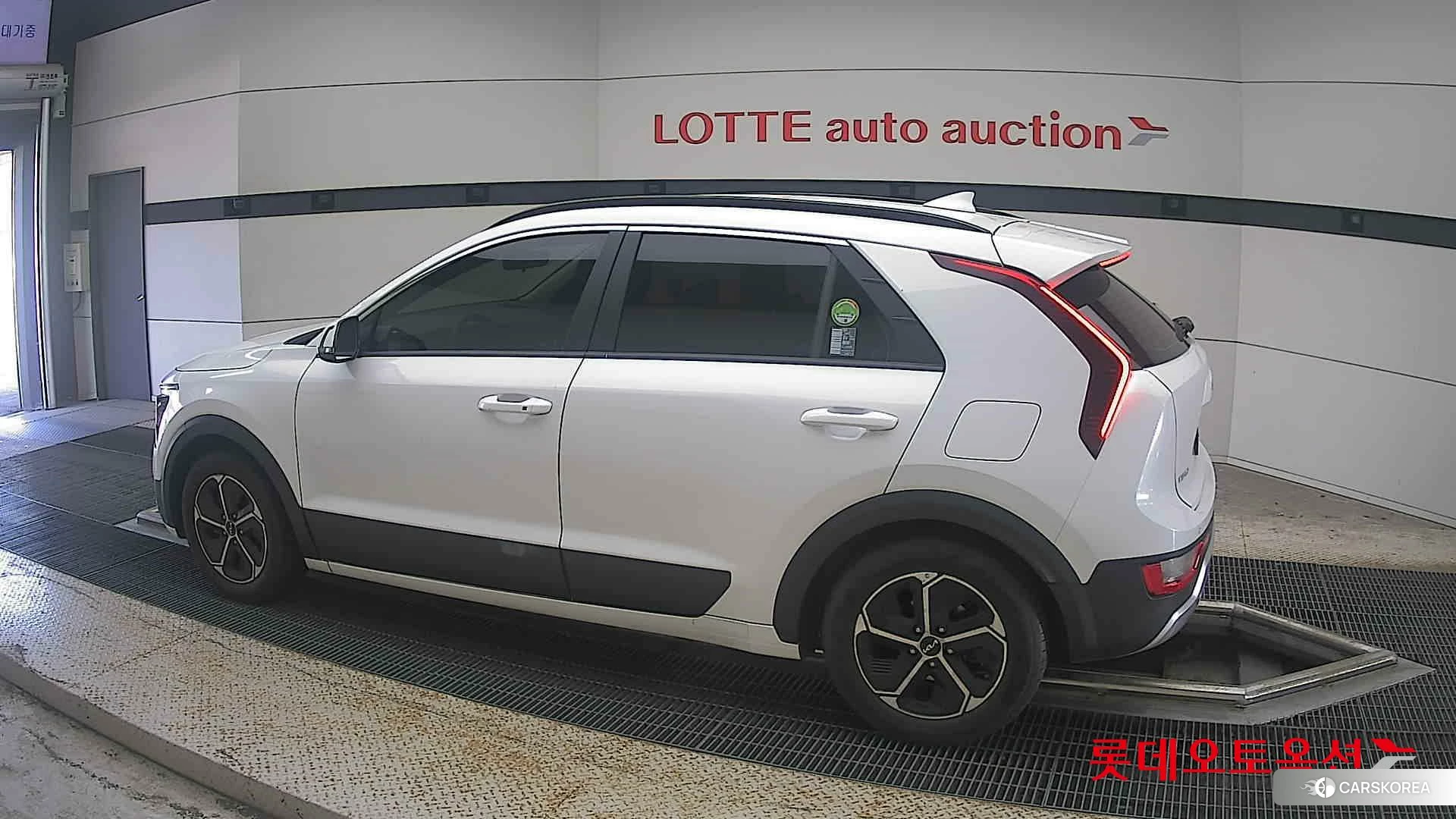 Kia Niro Hybrid 2022 Snow White Pearl (optional) из Кореи, фото 2