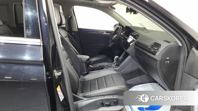 Volkswagen Tiguan second Generation 2022 Черный из Кореи, фото 2