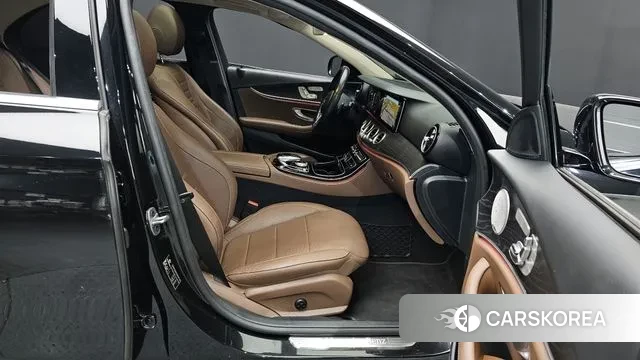 Mercedes-Benz E-Class W213 2020 Черный из Кореи, фото 2