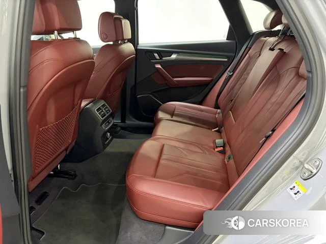 Audi Q5L 2025 Темно-серый из Китая, фото 2