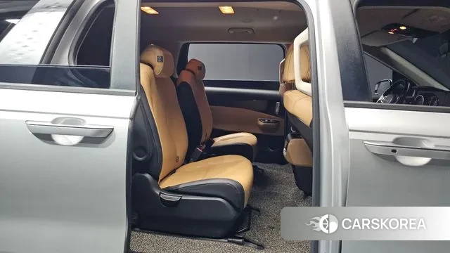 Kia Carnival 4th generation 2021 Серебряный из Кореи, фото 2