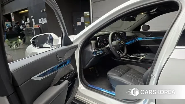 BMW 7 Series (G70) 2025 Белый из Кореи, фото 2