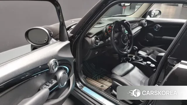 Mini Cooper 2018 Черный из Кореи, фото 2