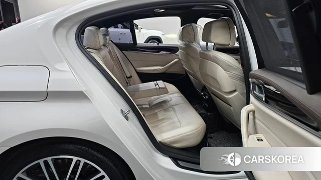 BMW 5 Series (G30) 2019 Белый из Кореи, фото 2