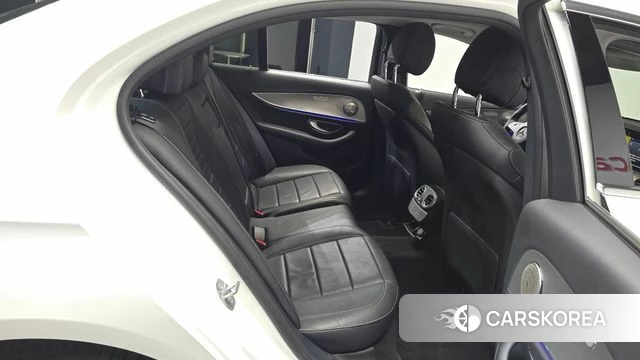 Mercedes-Benz E-Class W213 2018 Белый из Кореи, фото 2
