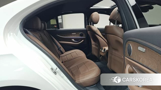 Mercedes-Benz E-Class W213 2022 Белый из Кореи, фото 2