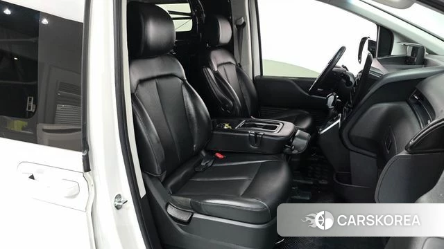 Hyundai Staria 2023 Белый из Кореи, фото 2