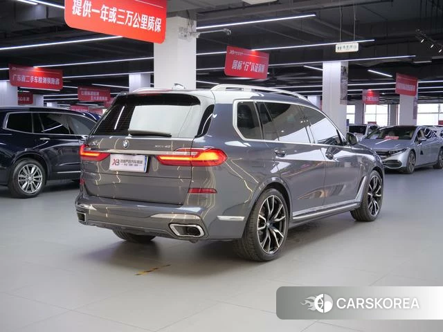 BMW X7 2021 Темно-серый из Китая, фото 2