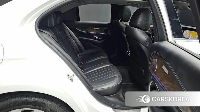 Mercedes-Benz E-Class W213 2019 Белый из Кореи, фото 2