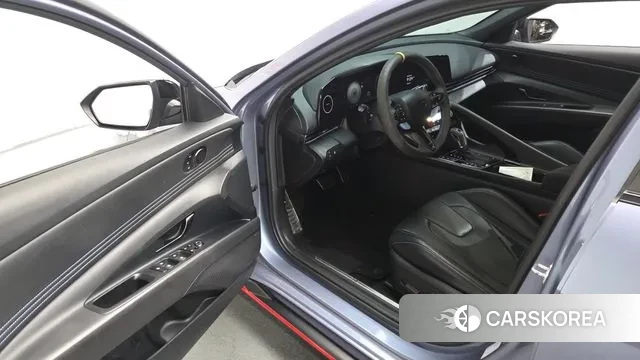 Hyundai The New Avante (CN7) 2024 Светло-серебряный цвет из Кореи, фото 2