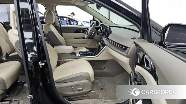 Kia Carnival 4th generation 2023 Черный из Кореи, фото 2