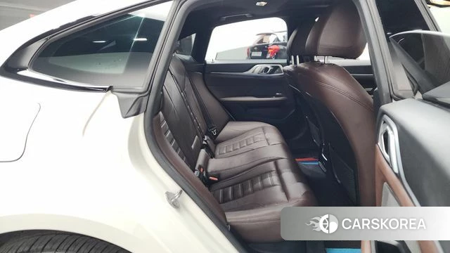 BMW i4 2022 Белый из Кореи, фото 2