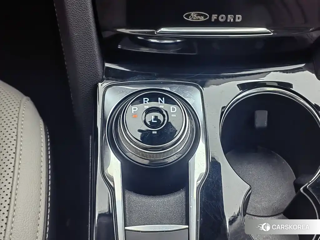Ford Escape 2023 Черный из Китая, фото 2