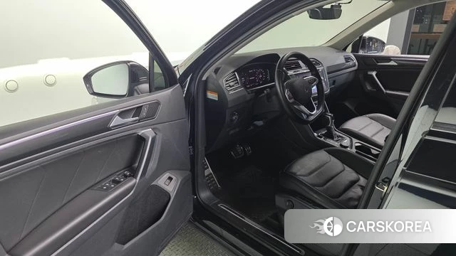 Volkswagen Tiguan second Generation 2021 Черный из Кореи, фото 2