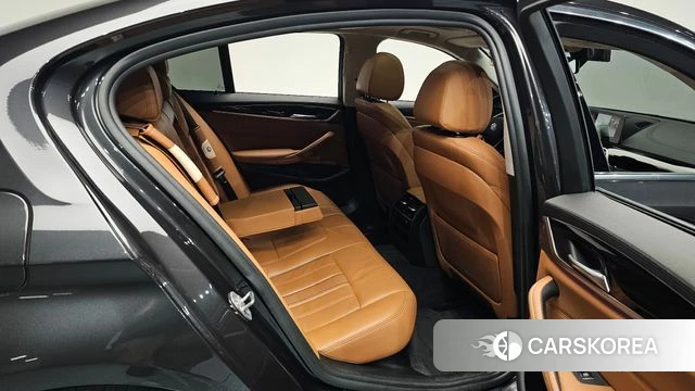 BMW 5 Series (G30) 2018 Серый из Кореи, фото 2