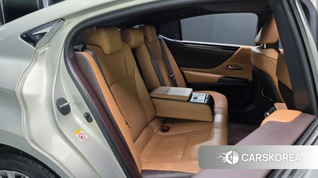 Lexus ES300h 7th generation 2019 Песочный из Кореи, фото 2