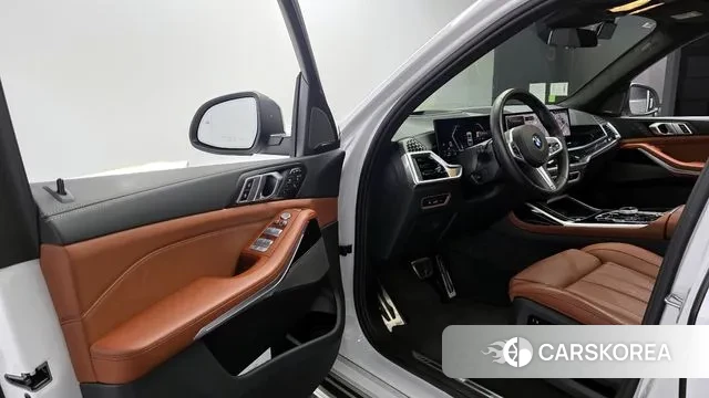 BMW X7 (G07) 2023 Белый из Кореи, фото 2