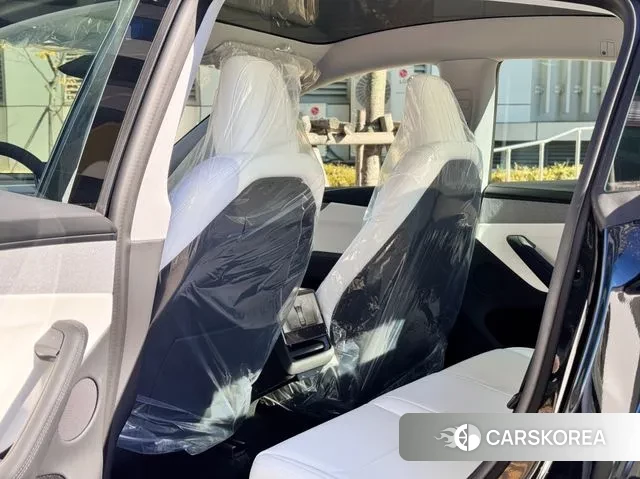 Tesla Model Y 2025 Черный из Кореи, фото 2