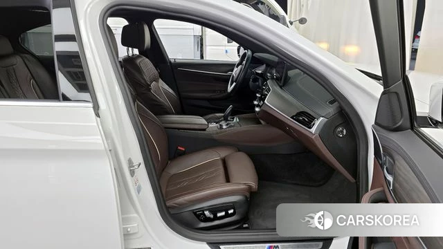 BMW 5 Series (G30) 2020 Белый из Кореи, фото 2