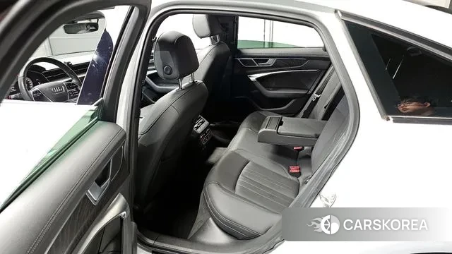 Audi A6 (C8) 2021 Белый из Кореи, фото 2