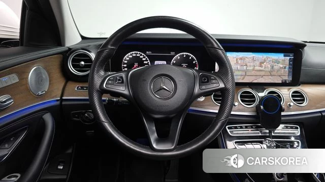 Mercedes-Benz E-Class W213 2018 Белый из Кореи, фото 2