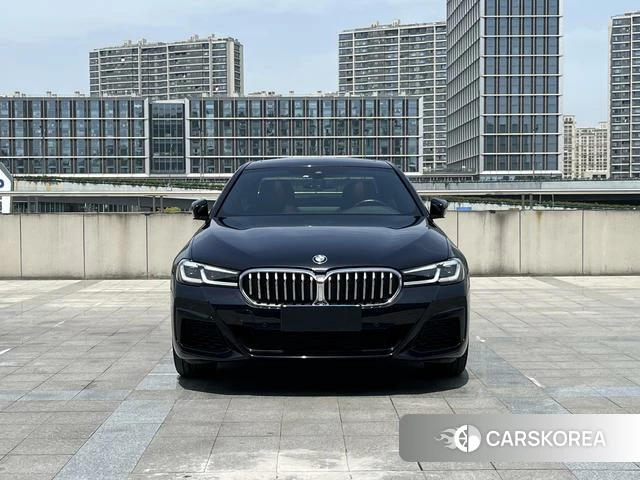 BMW 5 series 2022 Черный из Китая, фото 2