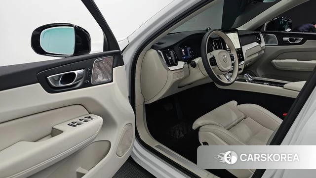 Volvo XC60 second Generation 2025 Белый из Кореи, фото 2