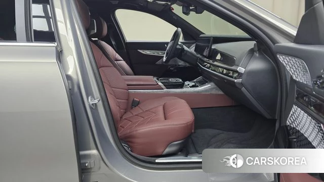 BMW i7 (G70) 2025 Песочный из Кореи, фото 2