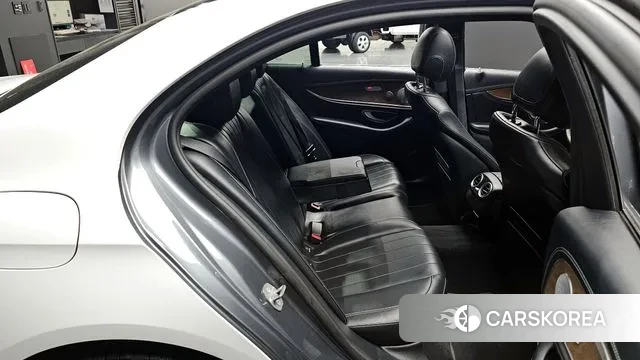 Mercedes-Benz E-Class W213 2018 Белый из Кореи, фото 2