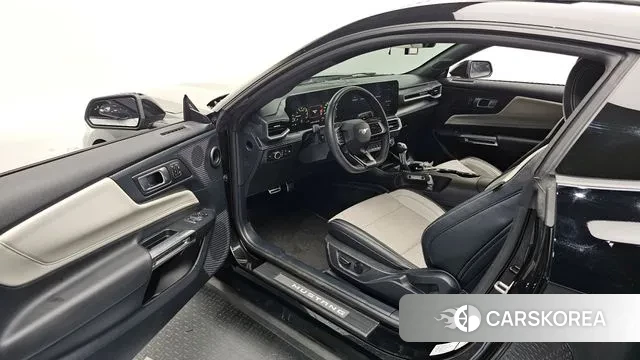 Ford Mustang 7th Generation 2024 Черный из Кореи, фото 2