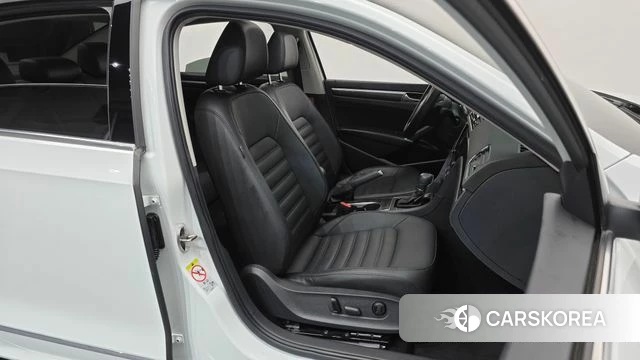 Volkswagen The New Passat 2018 Белый из Кореи, фото 2