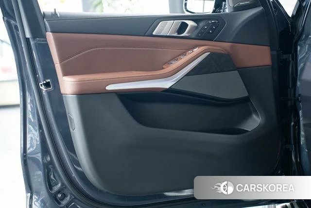 BMW X7 2020 Темно-серый из Китая, фото 2