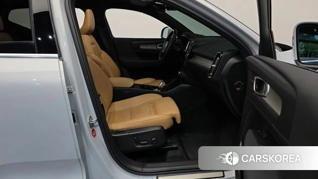 Volvo XC40 2020 Серебристо-серый из Кореи, фото 2