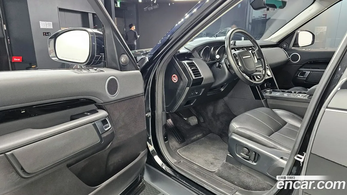 Land Rover Discovery 5 2019 Черный из Кореи, фото 2