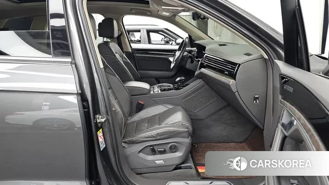 Volkswagen Touareg 3rd generation 2020 Серый из Кореи, фото 2