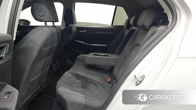 Volkswagen Golf 8th Generation 2022 Белый из Кореи, фото 2