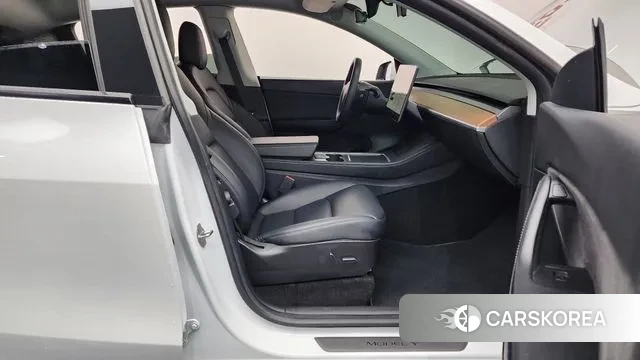 Tesla Model Y 2021 Белый из Кореи, фото 2