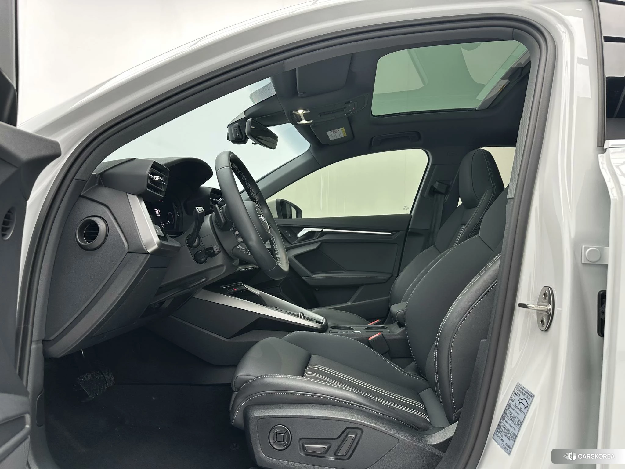 Audi A3 2023 Белый из Китая, фото 2